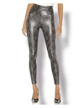 NWT 7 For All Mankind Women Faux Leather Python Snakeskin Textured Legging Sz S
